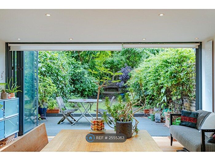 3 Bedroom Terraced House To Rent In Lawford Road, London, N1