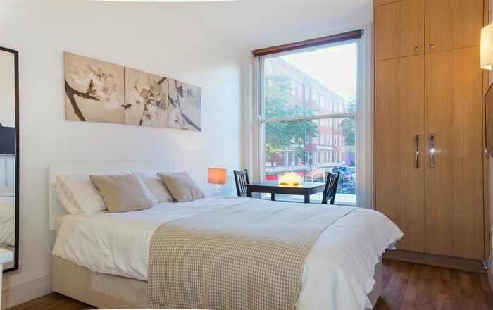 Studio To Rent In Kensington High Street, Kensington, W8