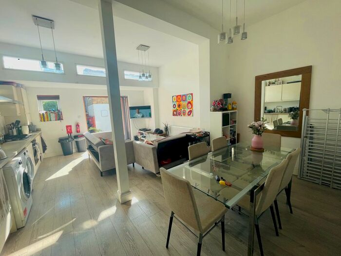 6 Bedroom Terraced House To Rent In Chasefield Road, London, SW17