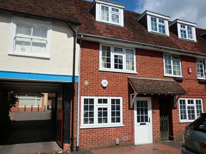 4 Bedroom Terraced House To Rent In Rose Street, Wokingham, RG40