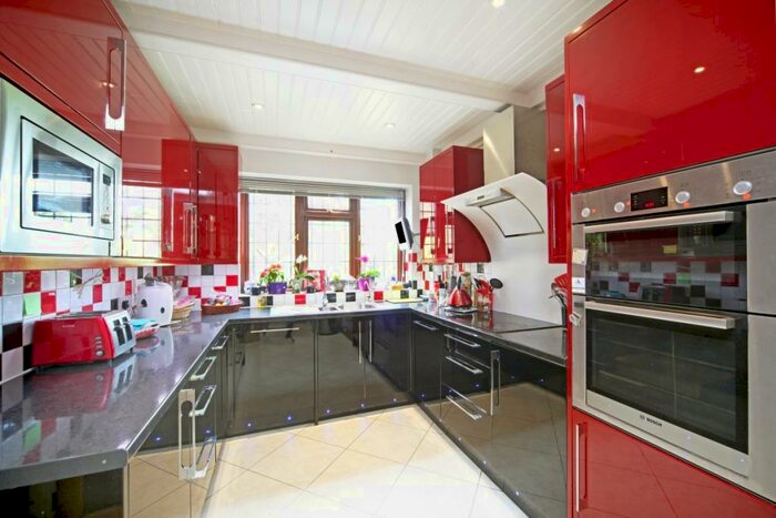 3 Bedroom Detached House To Rent In Hamm Court, Weybridge, KT13