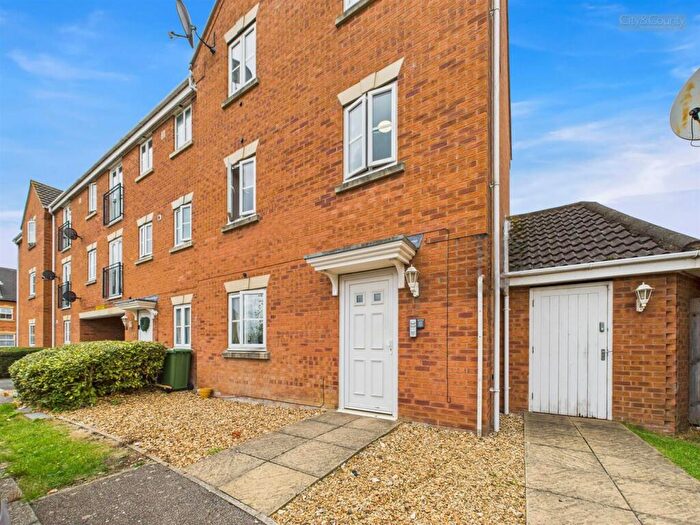 2 Bedroom Flat To Rent In Black Swan Crescent, Hampton Hargate, PE7