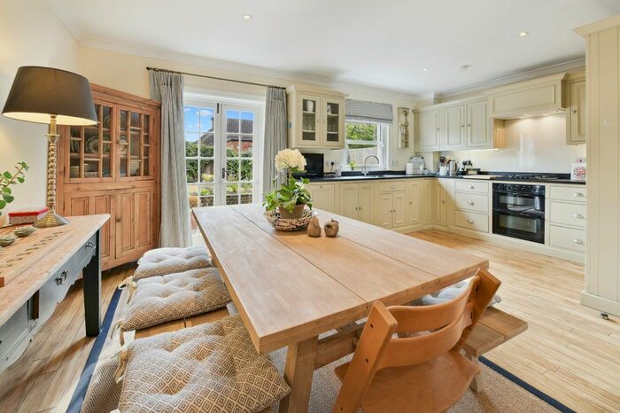 4 Bedroom Mews To Rent In Wycombe Place, Wandsworth, London, SW18