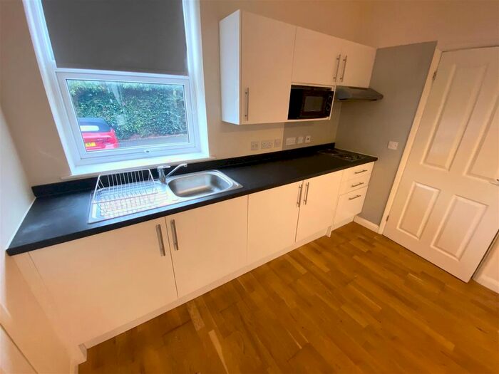 1 Bedroom Flat To Rent In West Parade, Dunstable, LU6