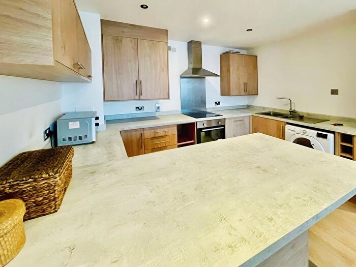 2 Bedroom Flat To Rent In Albion Street, Leeds, West Yorkshire, LS2