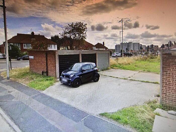 Garage / Parking To Rent In Garage, Pintail, South Woodford, London, E18