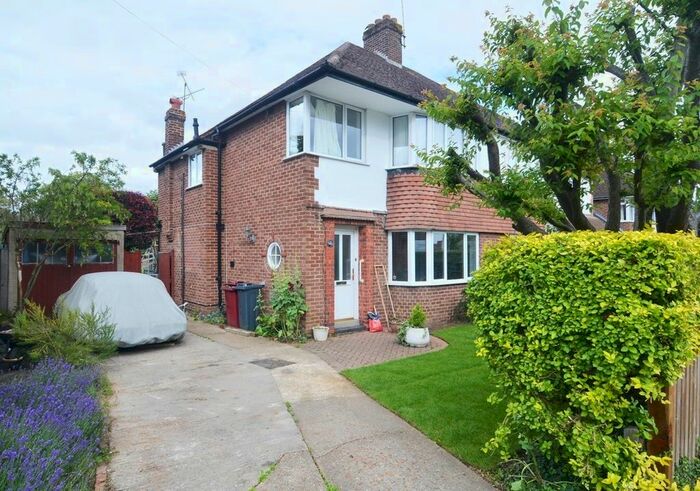 3 Bedroom Detached House To Rent In Mayfield Drive, Caversham, Reading, RG4