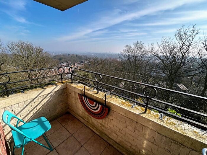 3 Bedroom Flat For Sale In Wavell House, Hillcrest, Highgate, London, N6