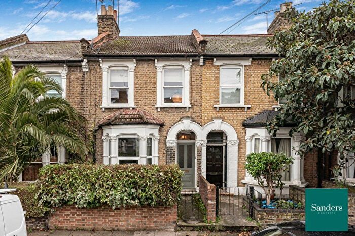 2 Bedroom Flat To Rent In Coopersale Road, Hackney, London, E9