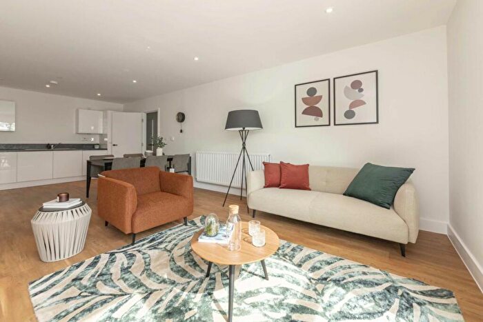 3 Bedroom Flat To Rent In Green Street, Old Oak Common, NW10
