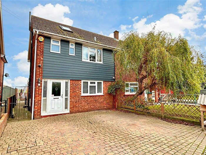 3 Bedroom Semi Detached House For Sale In Chaffes Lane, Upchurch, Sittingbourne, Kent, ME9
