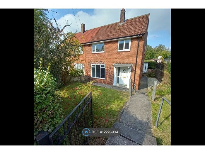 3 Bedroom Semi-Detached House To Rent In Pigeon Cote Close, Leeds, LS14