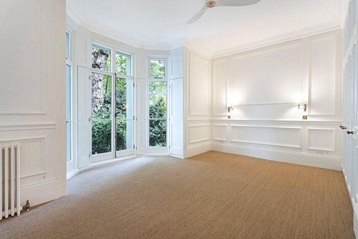 2 Bedroom Flat To Rent In Onslow Square, South Kensington, London, SW7