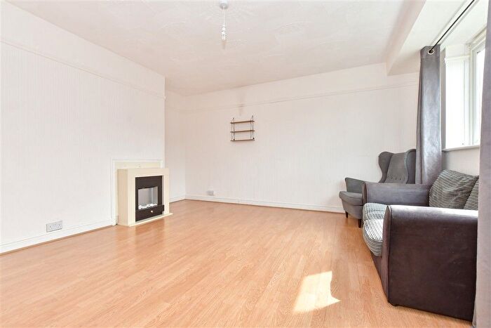 2 Bedroom Flat For Sale In Delane Road, Deal, Kent, CT14