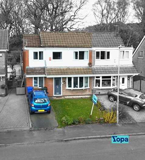 4 Bedroom Semi-Detached House For Sale In Defoe Drive, Parkhall, Stoke-On-Trent, ST3