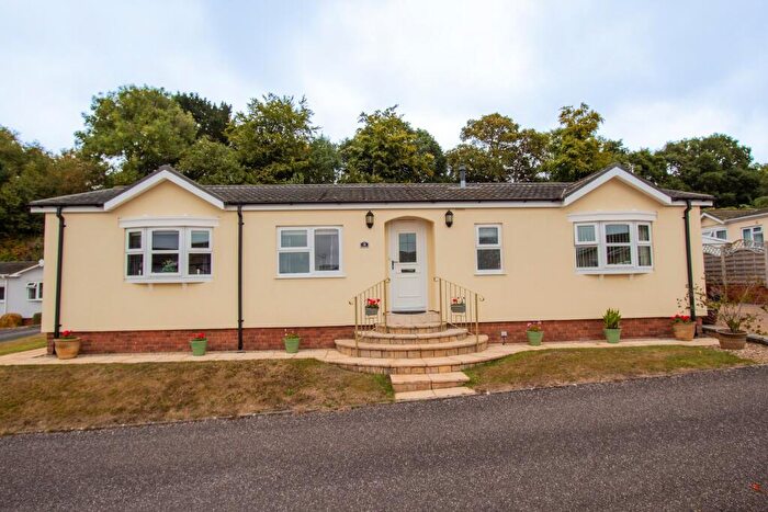 2 Bedroom Park Home For Sale In Willow View Park, Whimple, EX5