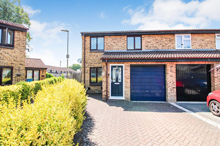 3 Bedroom Semi-Detached House For Sale In Hermitage Close, Farnborough, GU14
