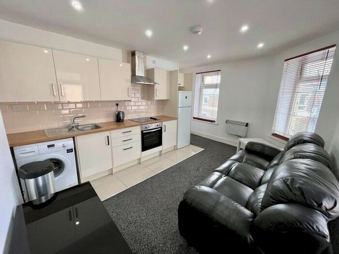 1 Bedroom Flat To Rent In Plasnewydd Road, Cardiff, CF24