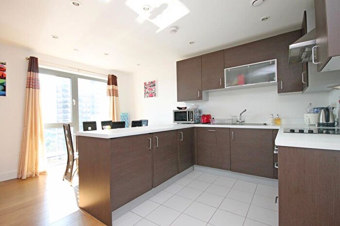 2 Bedroom Flat To Rent In Christian Street, London, E1
