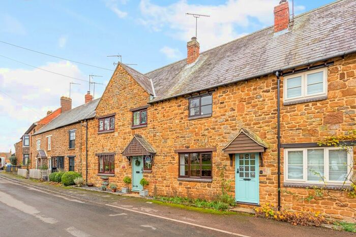 2 Bedroom Cottage To Rent In West Street, Shutford, Banbury OX15