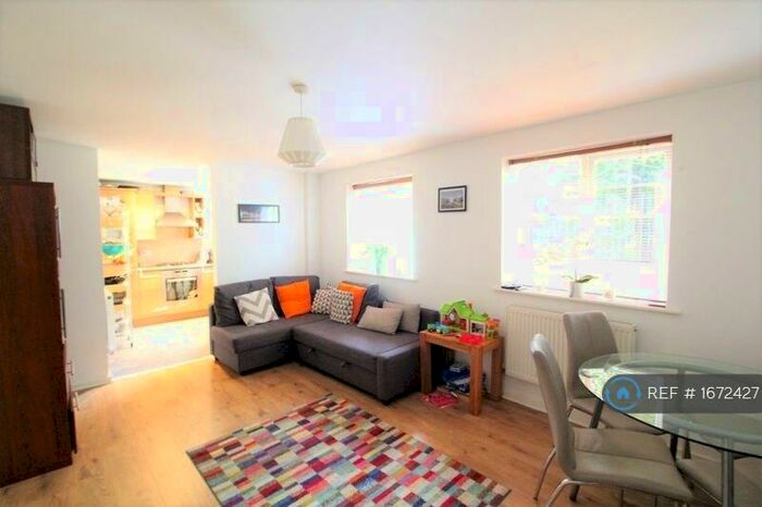 2 Bedroom Flat To Rent In Foster Drive, Gateshead, NE8