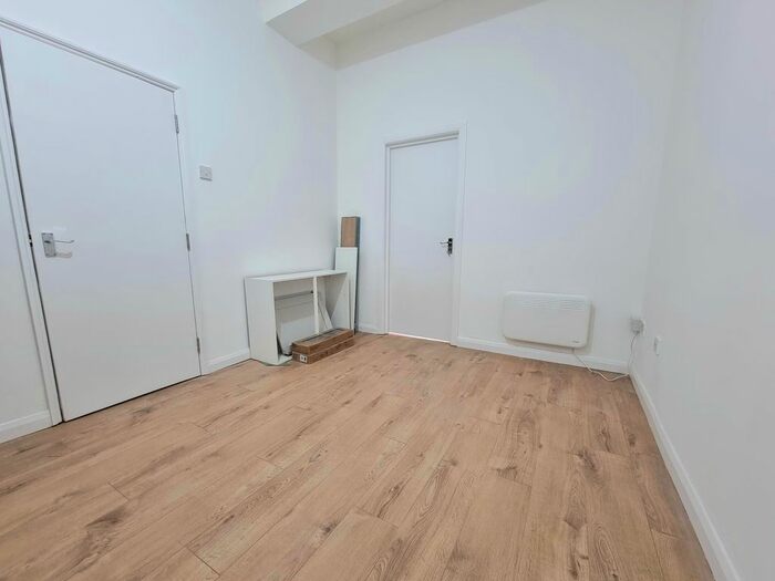 2 Bedroom Flat To Rent In Green Street, London, E13