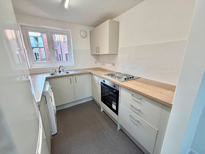 1 Bedroom Apartment To Rent In Trivett Square, Nottingham, NG1