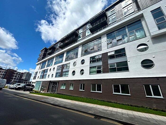 1 Bedroom Flat To Rent In Beckhampton Street, Swindon, SN1