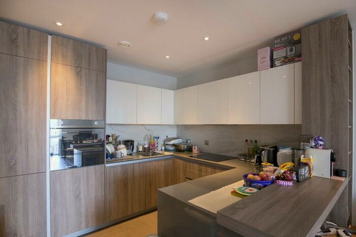 2 Bedroom Apartment To Rent In Queenshurst Square, Kingston Upon Thames, KT2