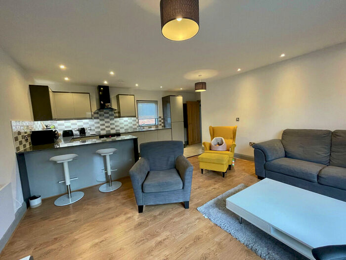 2 Bedroom Apartment To Rent In North Crescent, LS2