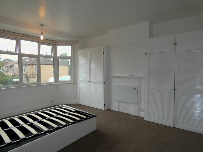 3 Bedroom Property To Rent In Tentelow Lane, Southall, UB2