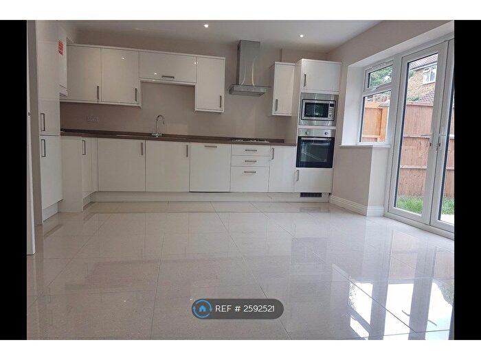 2 Bedroom Flat To Rent In Dollis Crescent, Ruislip, HA4