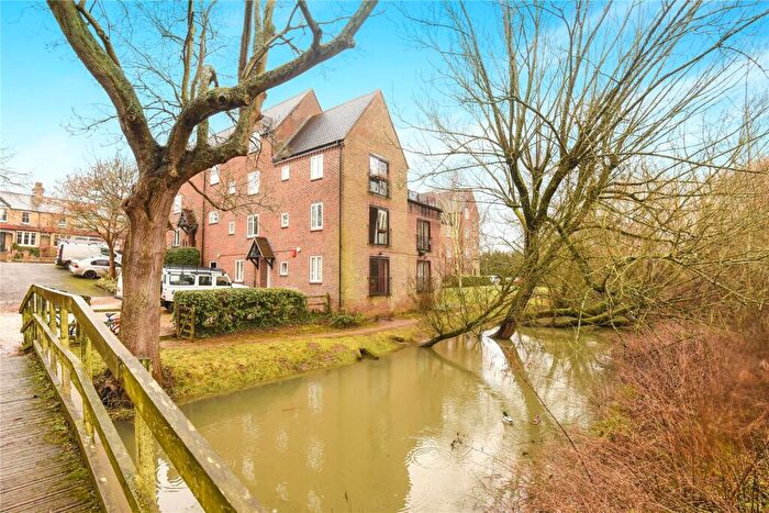 2 Bedroom Apartment To Rent In Meadow View, Summertown, OX2