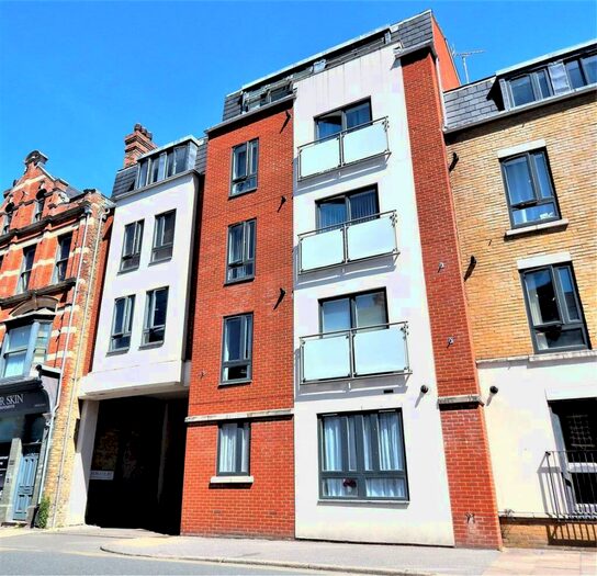 2 Bedroom Flat To Rent In High Street, Rochester, ME1