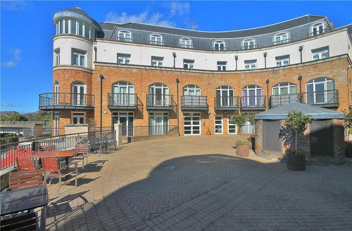 1 Bedroom Flat To Rent In Clarence Street, Staines-Upon-Thames, Surrey TW18