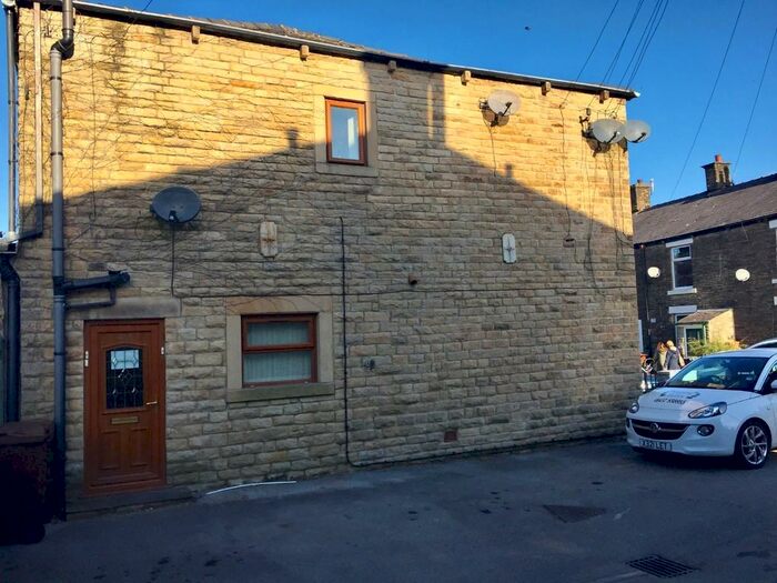 1 Bedroom Flat To Rent In Pikes Lane, Glossop, SK13