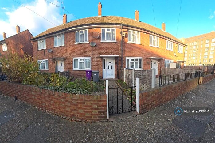 2 Bedroom Terraced House To Rent In Franklin Street, London, E3