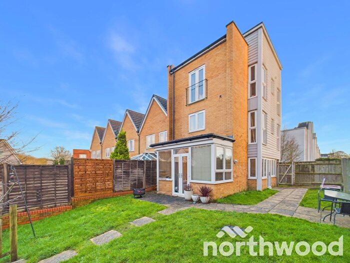 4 Bedroom Town House For Sale In Campion Close, Ashford, TN25