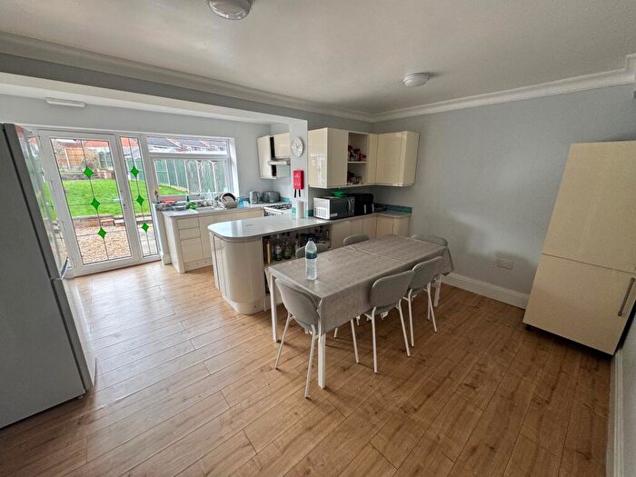 4 Bedroom Semi Detached House To Rent In Drayton Street, Newcastle-under-Lyme, ST5