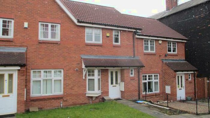 2 Bedroom Town House To Rent In Tavistock Park, Leeds, West Yorkshire, LS12