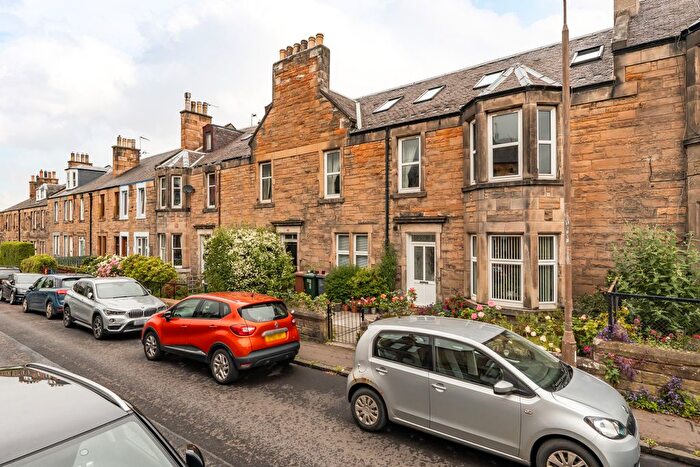 5 Bedroom Flat For Sale In / Scone Gardens, Edinburgh, EH8