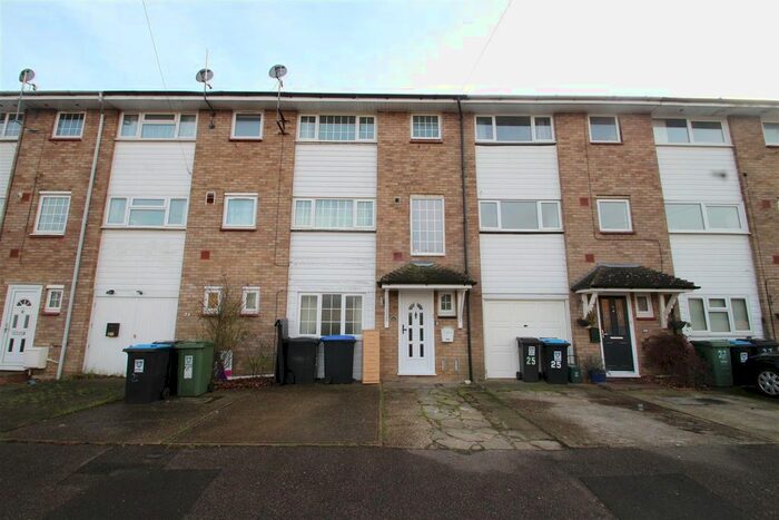 Property To Rent In Malvern Way, Hemel Hempstead, HP2