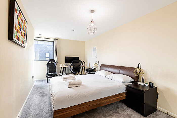 1 Bedroom Flat To Rent In Millharbour, London, E14