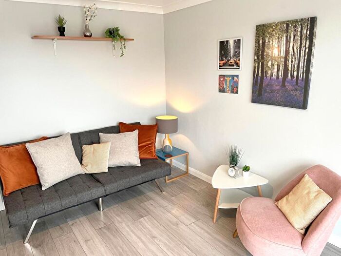 2 Bedroom Flat For Sale In Lizmans Court, Cowley, OX4