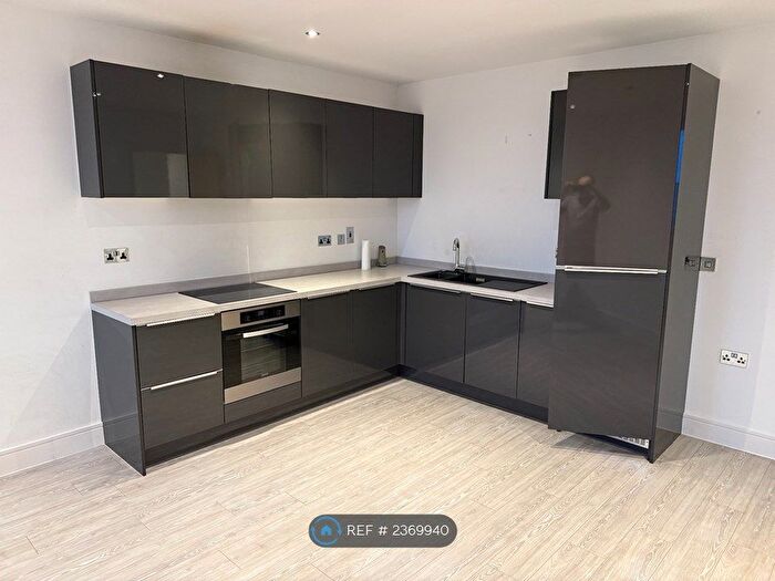1 Bedroom Flat To Rent In Station Road, Gerrards Cross, SL9