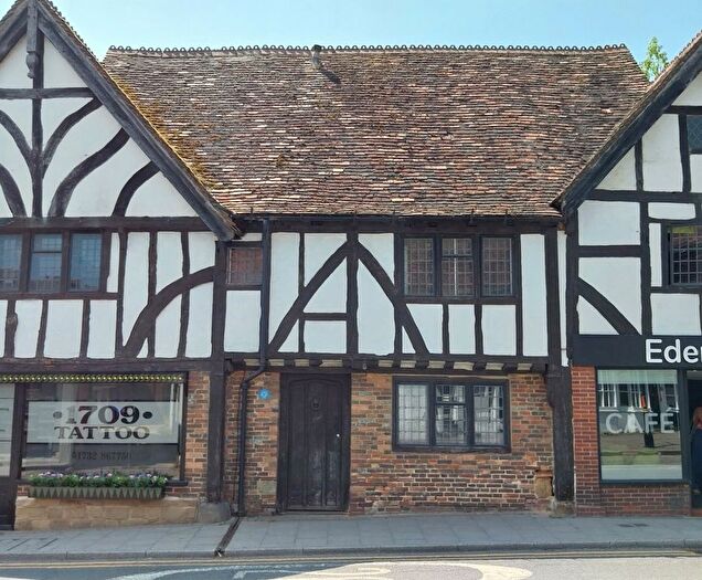3 Bedroom Terraced House To Rent In High Street, Edenbridge, TN8