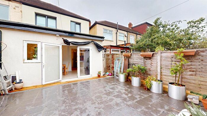 2 Bedroom House For Sale In Helena Road, London, E13