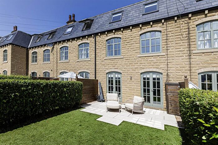 3 Bedroom Town House For Sale In The Courtyard, Ashgrove House, Elland, HX5