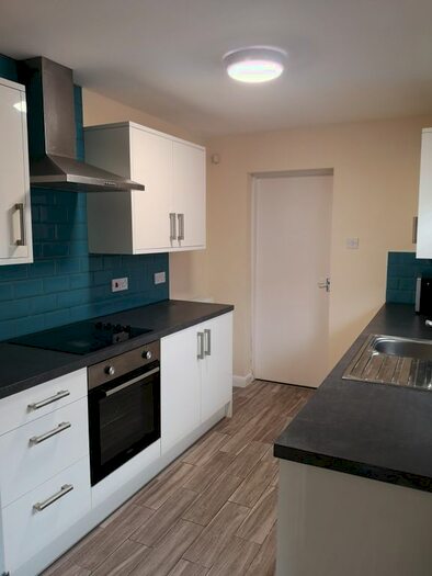 3 Bedroom Flat To Rent In Rosedene Villas, Hull HU5