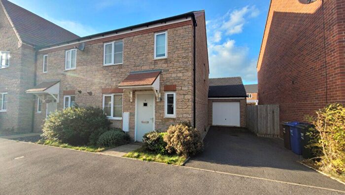 3 Bedroom End Of Terrace House To Rent In Dunnock Road, Bodicote, Banbury, Oxon, OX15